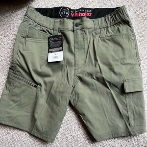 NEW Men’s Wrangler ATG All Terrain Gear Asymmetric Cargo Shorts Size 34  NWT